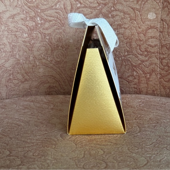 Chanel Gold Gift Bag - Picture 4 of 11